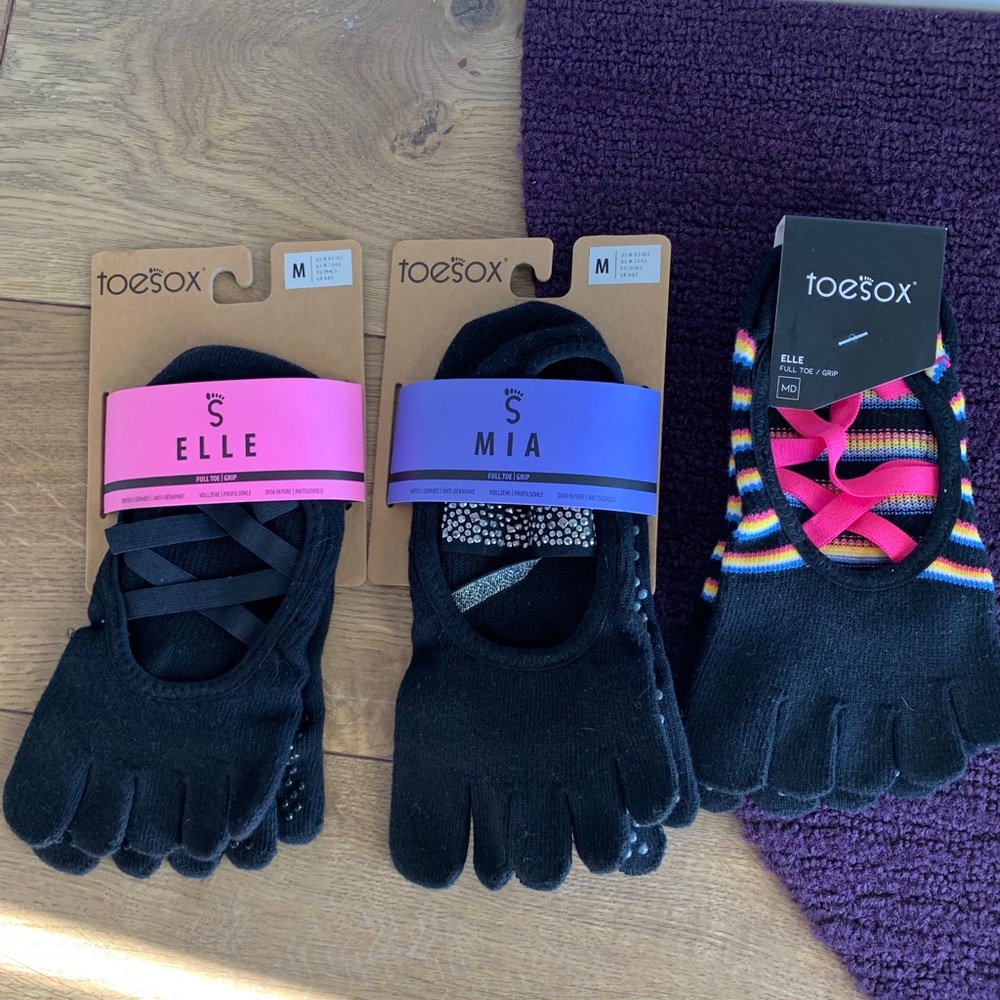 2 pairs of Toesox